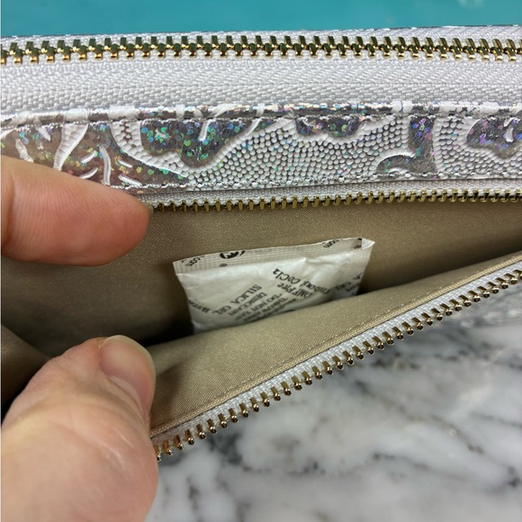 Brahmin Chrome Iridescent Estonia Suri Zip Around Continental Wallet - NWT 🔥 🔥 - Picture 6 of 10